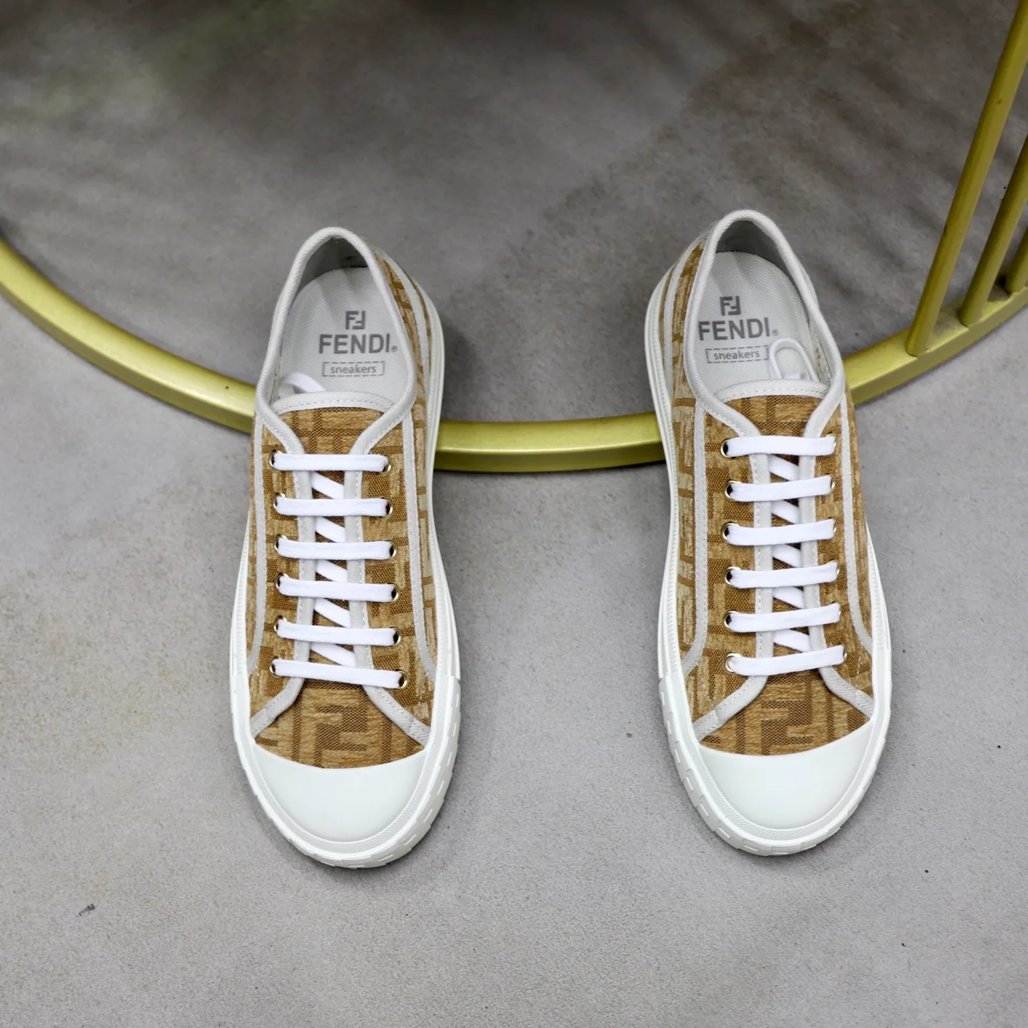 Factory price: 480 original order (couple model) Brand: FENDI Fendi 🙅‍♂️🙅‍♂️🙅‍♂️ Size: Female 35–40, Male 39-44 (45 can be customized) Grade: Official website genuine Material: Imported original LoGO fabric upper Original comfortable lining TPU wear-resistant lightweight outsole Style category: Loafers New trendy shoes Color: actual picture color